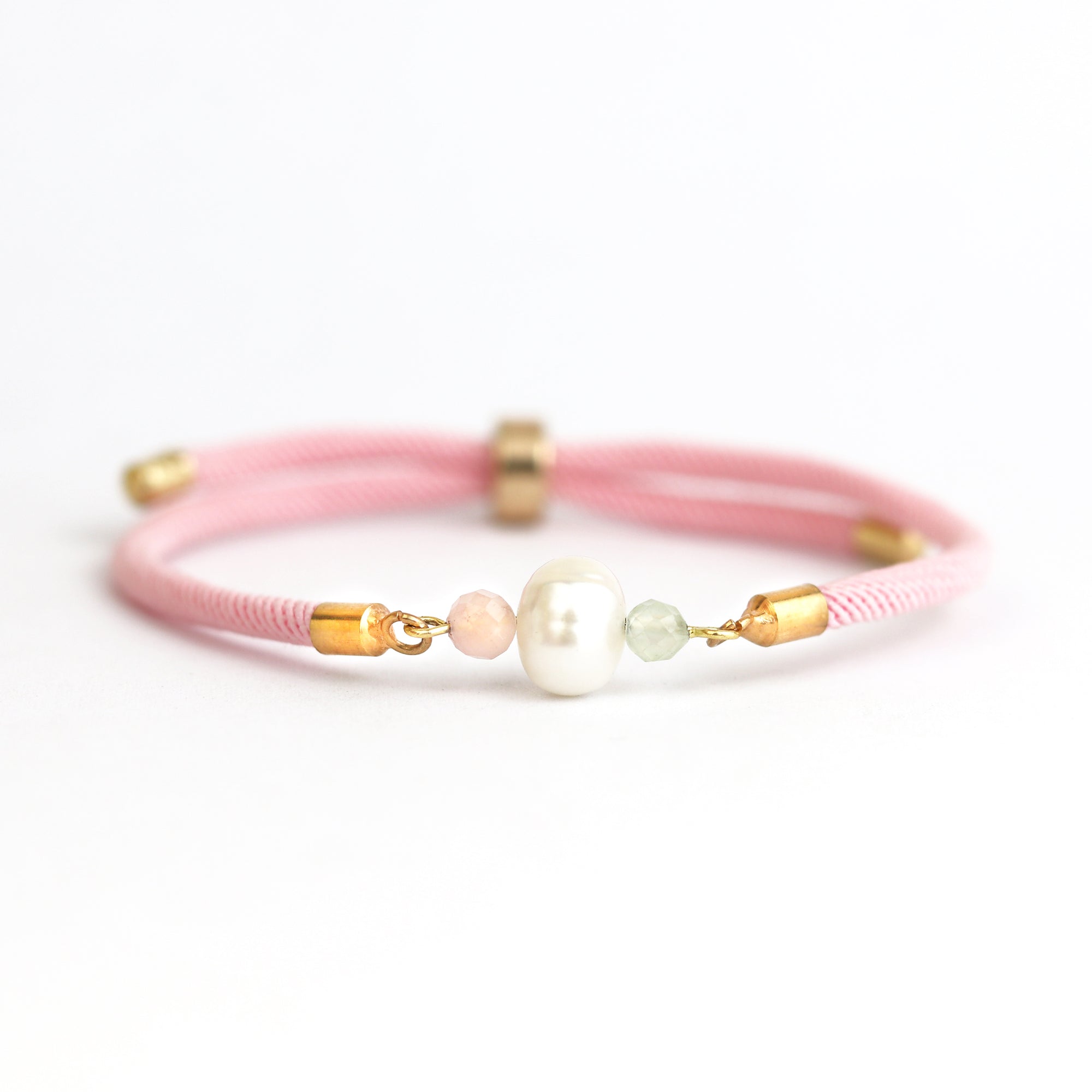Summer Lilly Bracelet in Baby Pink